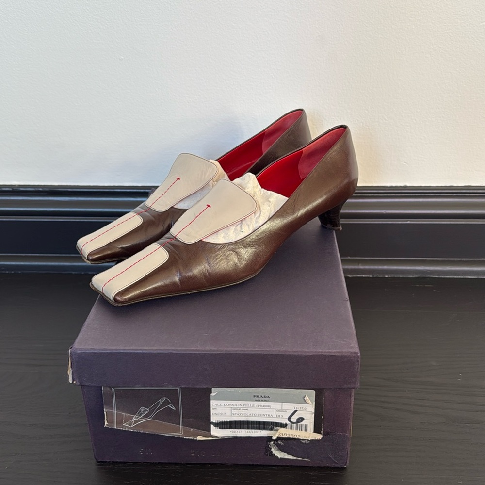 Vintage Prada kitten heel loafer brown size 37